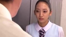 日本學妹被逼幫學長口交