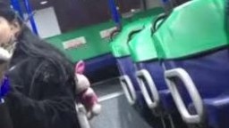 巴士上偷拍南韓學生妹子