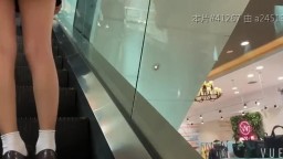 百貨公司手扶梯，隻有二十秒後面十秒爲黑畫面剪接