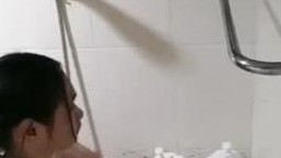 台灣女友突然發了洗澡視頻過來