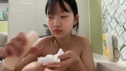      女高中生洗澡自拍2   