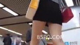      地鐵站偷拍香港長腿小姐姐   